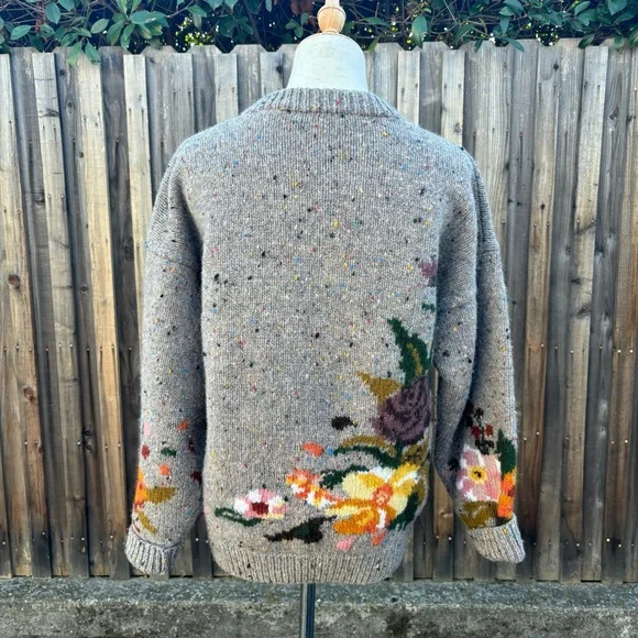 Vintage wool flower sweater - Picture 3 of 3